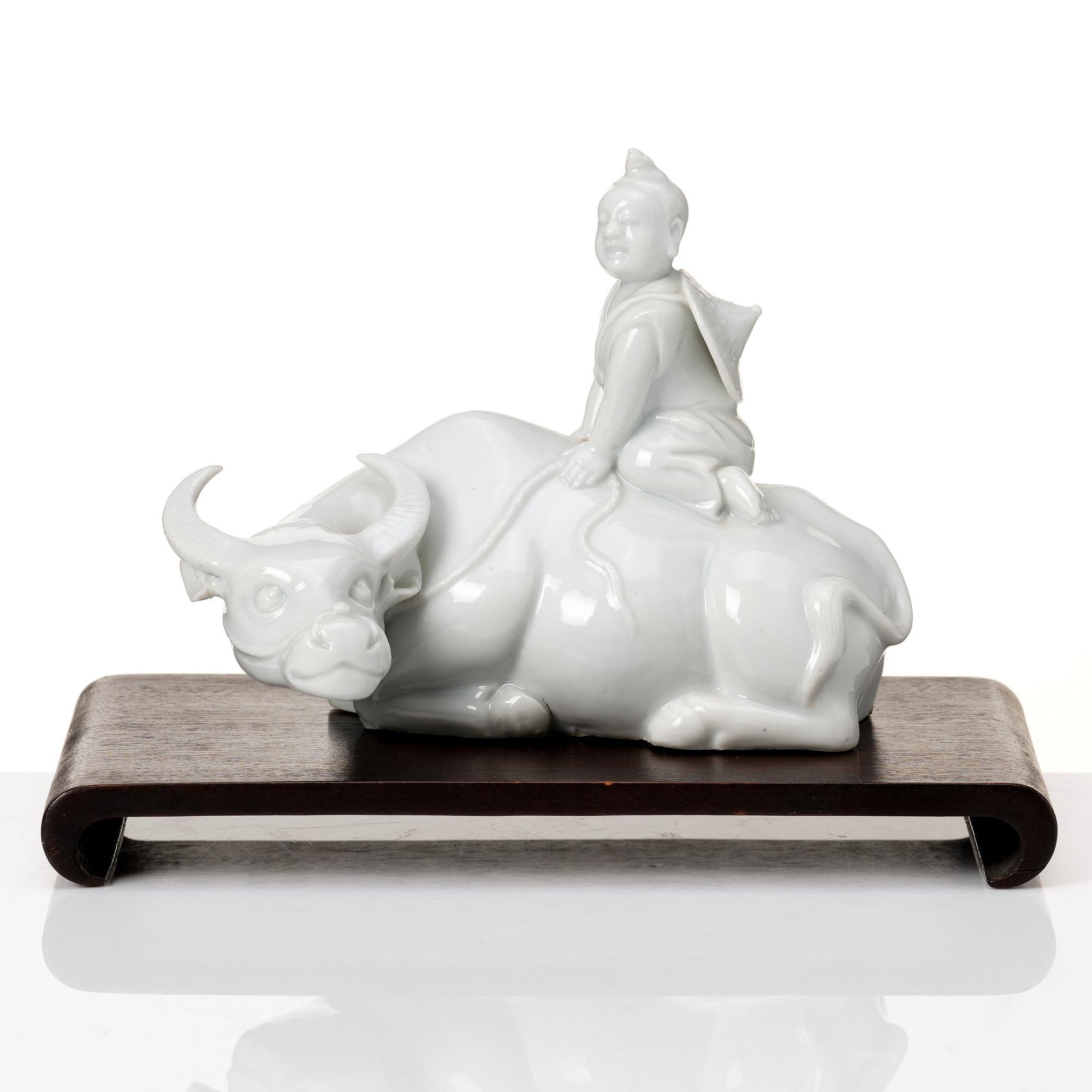 A pair of blanc de chine figurines, Qing dynasty, late Qing dynasty.