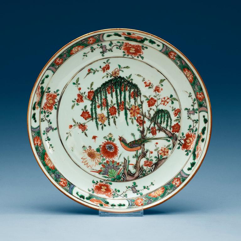 A famille verte dish, Qing dynasty, Kangxi (1662-1722).
