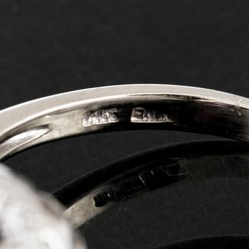 RING, 14K vitguld med checkerslipad ametist samt små briljantslipade diamanter. Vikt 3,6 g.