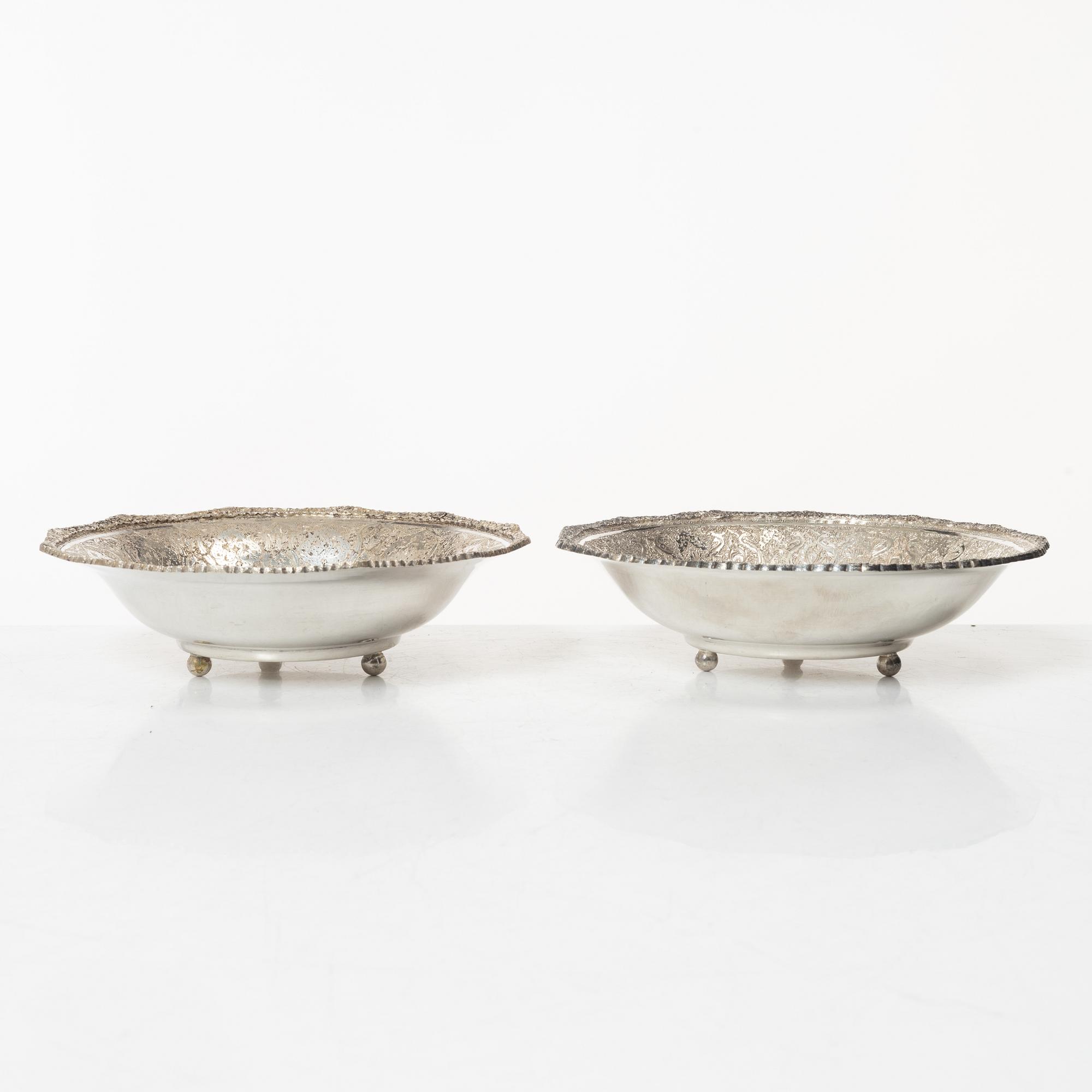 Skålar, två stycken, silver, Persien (Iran), 1900-tal.
