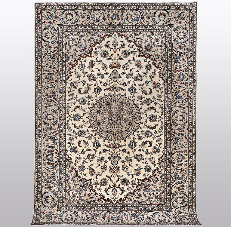 A carpet, Kashan, ca 293 x 196 cm.