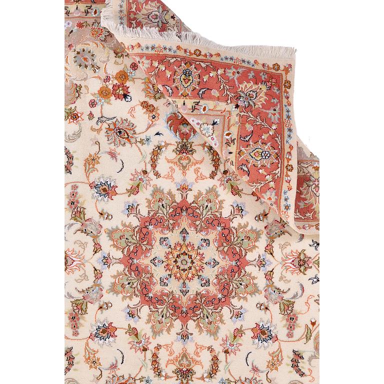 A Kashmar carpet, 295 x 200 cm.