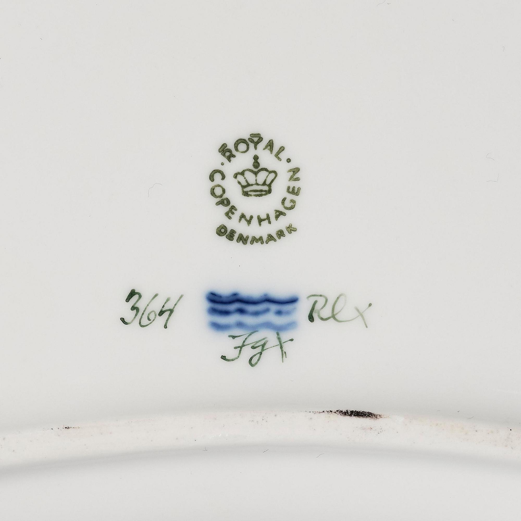 A set of two Royal Copenhagen 'Flora Danica' serving dishes, Denmark, 20th century.