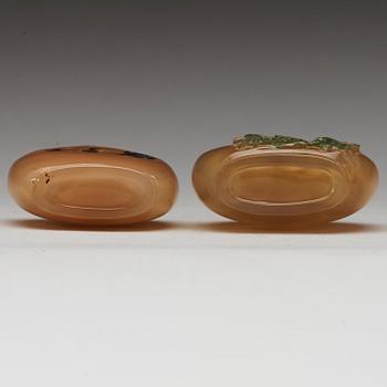 Two agath snuff bottles, Qing dynasty,, 19th century.