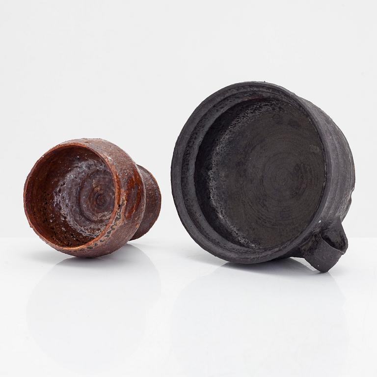 Raija Tuumi, malja ja pikari, kivitavaraa, signeerattu RT Arabia 1963 ja 1971.