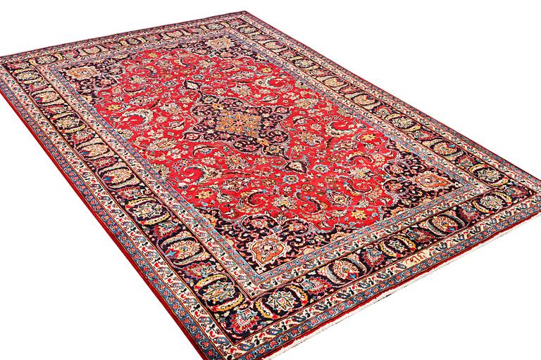 A Najafabad carpet, c. 292 x 202 cm.