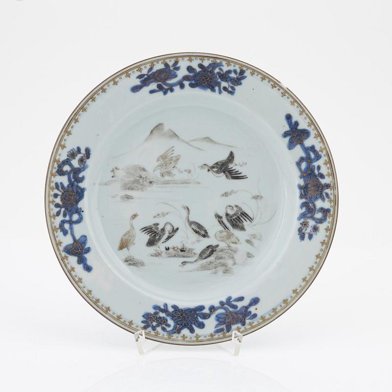 A Chinese grisaille plate, Qing dynasty, Qianlong (1736-95).