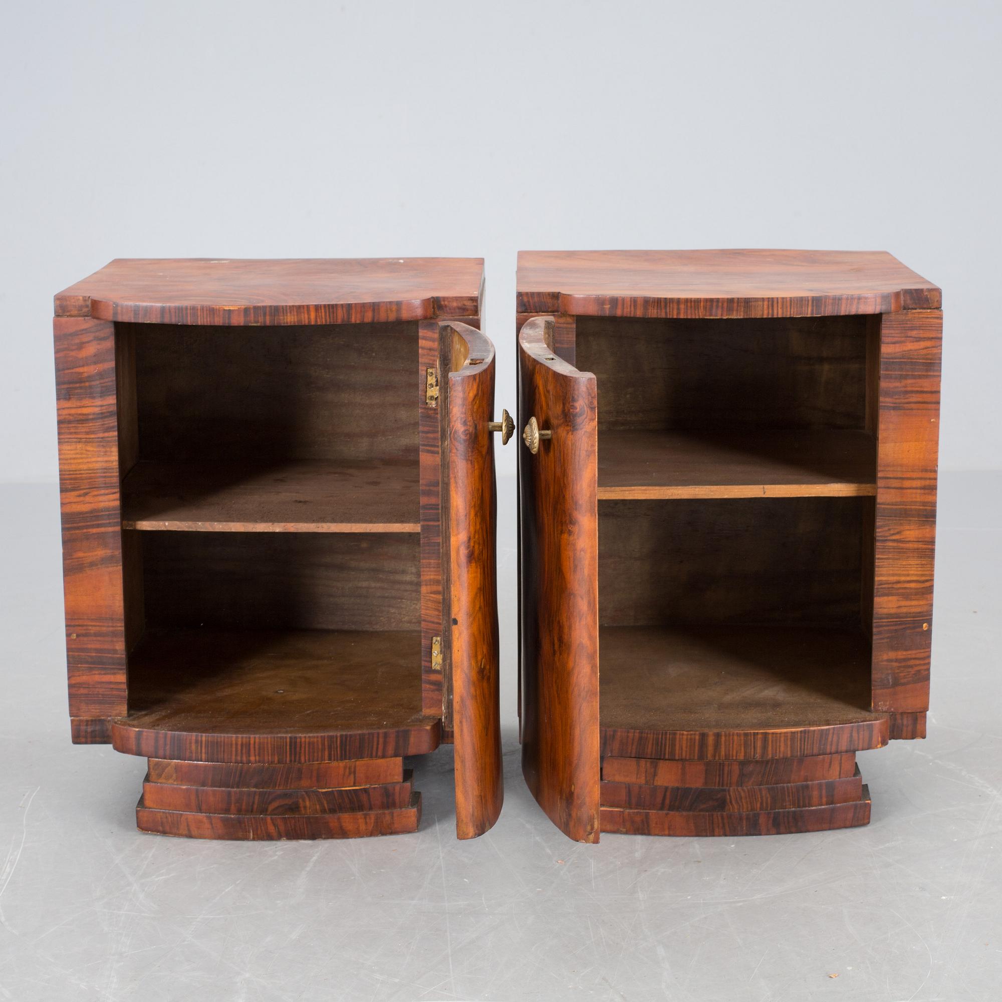 SÄNGBORD, ett par, art-decostil, 1900-talets mitt.