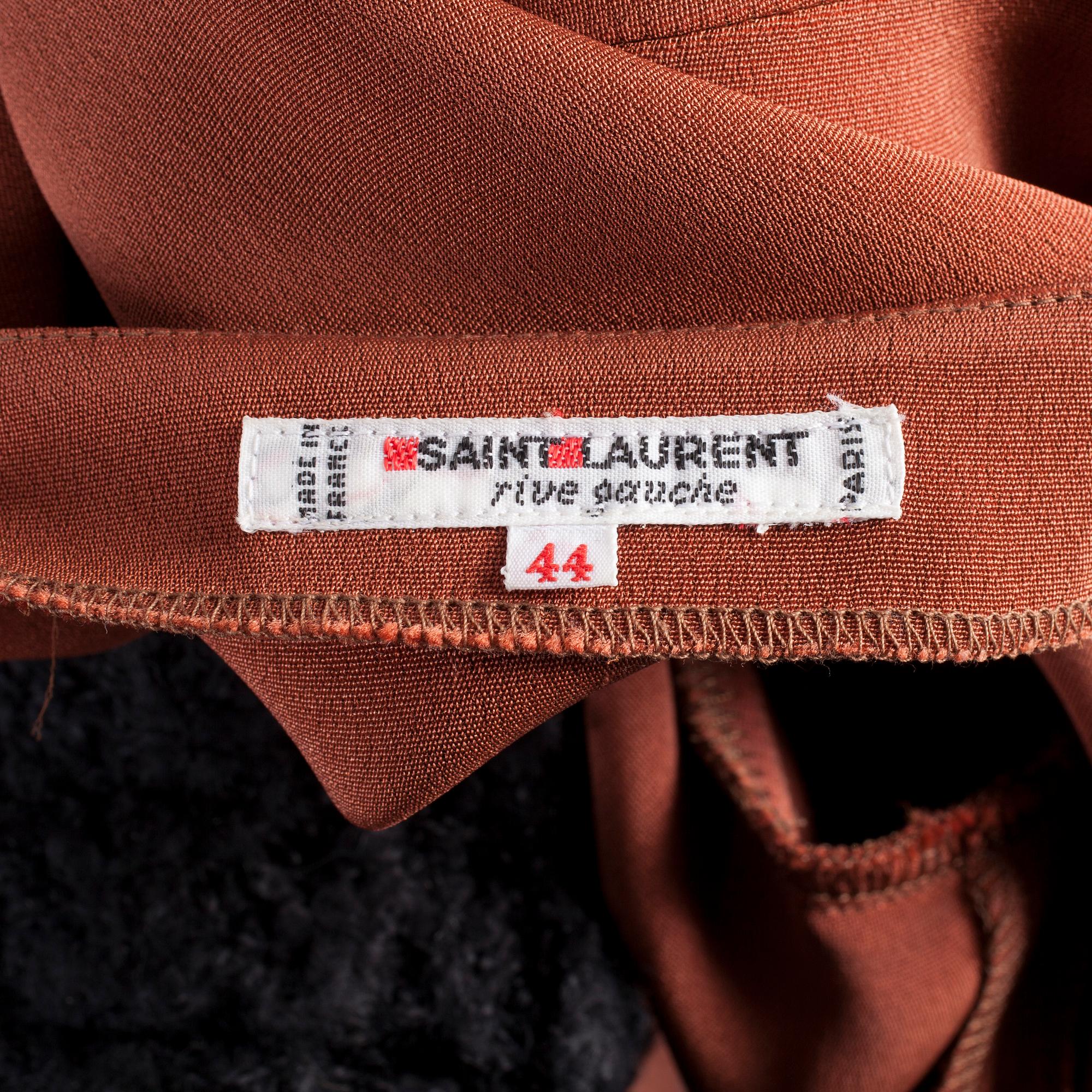 BLUS, Yves Saint Laurent.