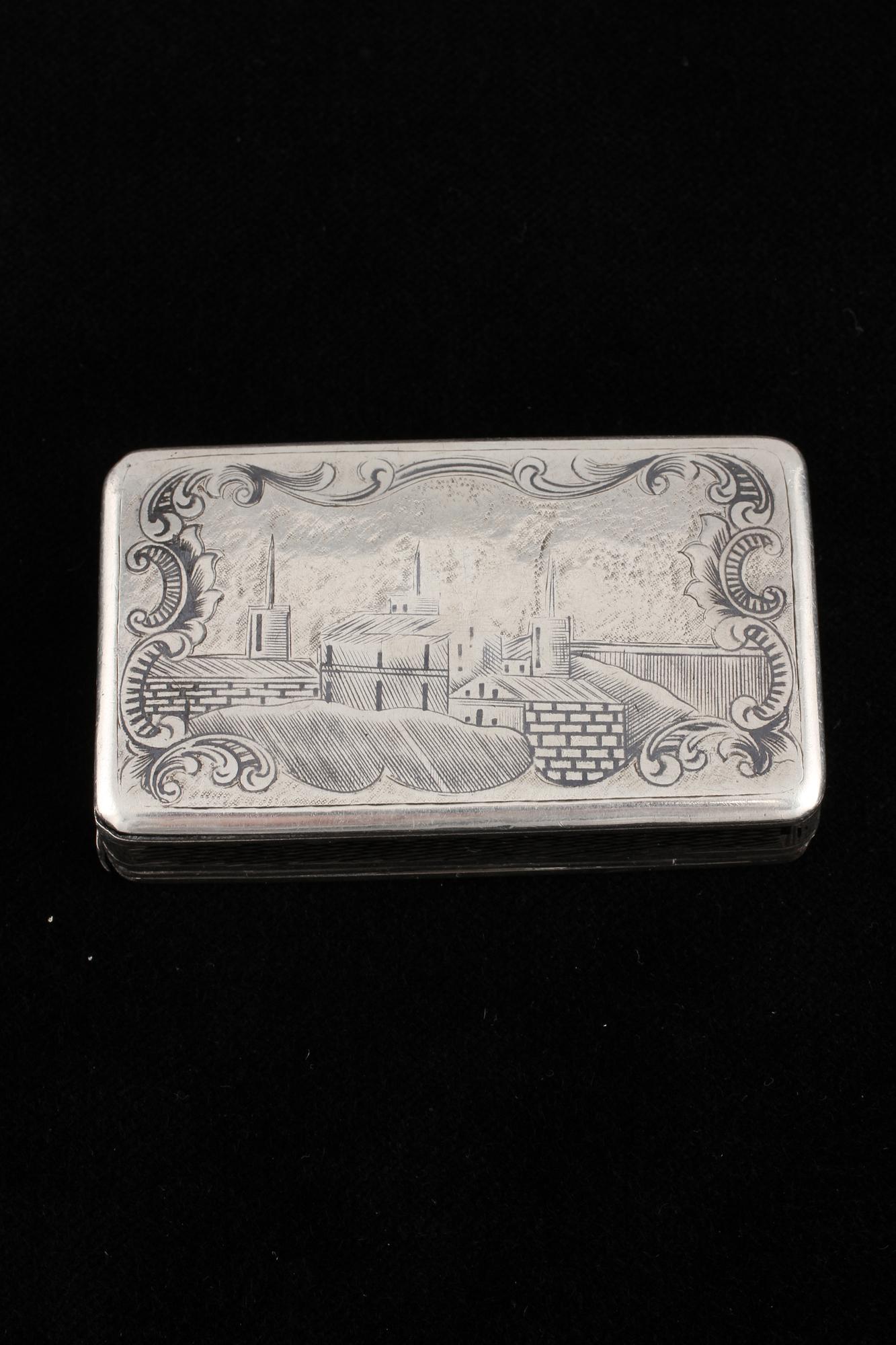 SNUSDOSA, silver, Moskva, Ryssland, 1800-tal. Vikt 70 g.