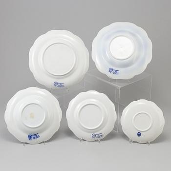 ARTHUR PERCY, SERVIS, 26 delar "Blå vinranka", Gefle, flintgods, 1900-talets första hälft.