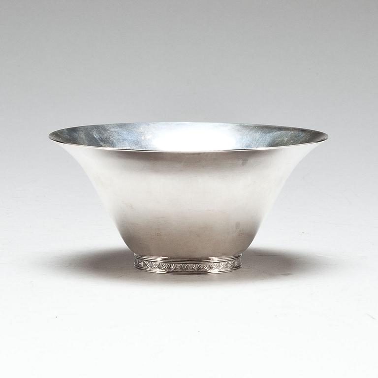 SKÅL, sterlingsilver, Wiwen Nilsson, 1951. Vikt ca 160 g.