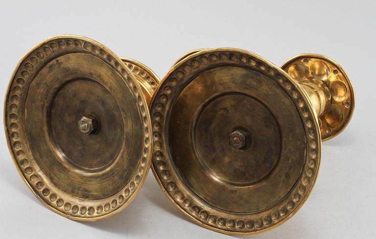 LJUSSTAKAR, ett par, mässing, barockstil, 1800-talets andra hälft.