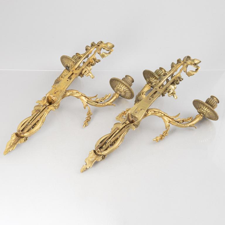 A pair of wall lights, Louis XVI style, early 20th century.