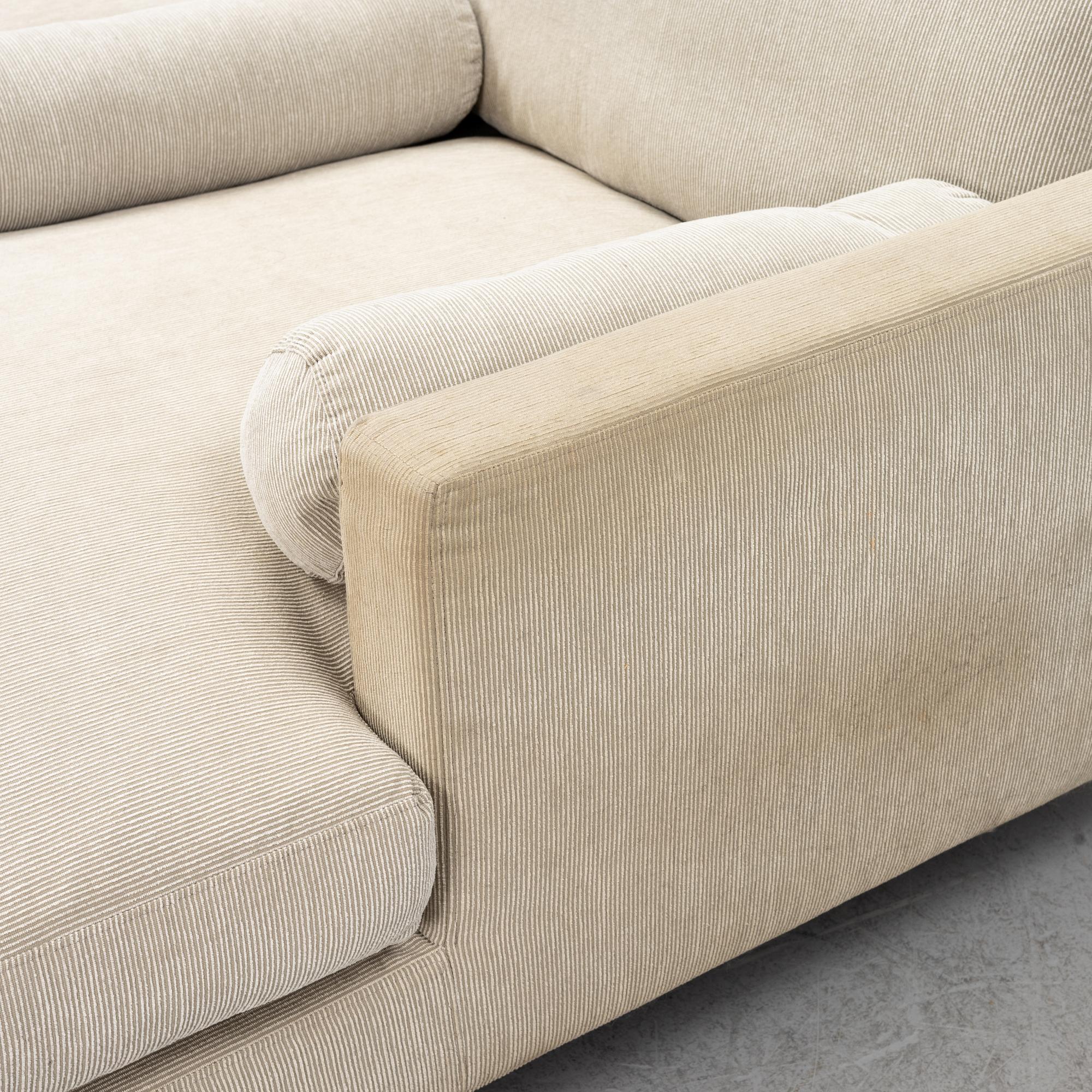 A corned sofa from Eilersen.