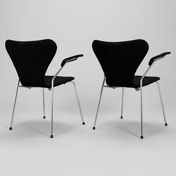 Arne Jacobsen, stolar, ett par, "Sjuan", Fritz Hansen, Danmark 1900-talets slut.