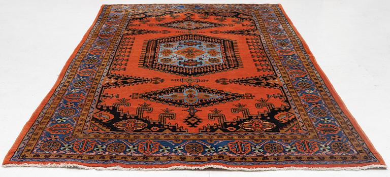 A Wiss carpet, approx. 386 x 205 cm.