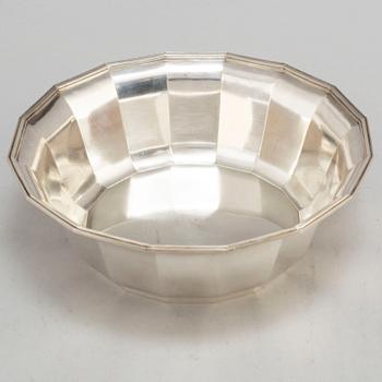 A sterling silver bowl by Wiwen Nilsson, Lund 1972.