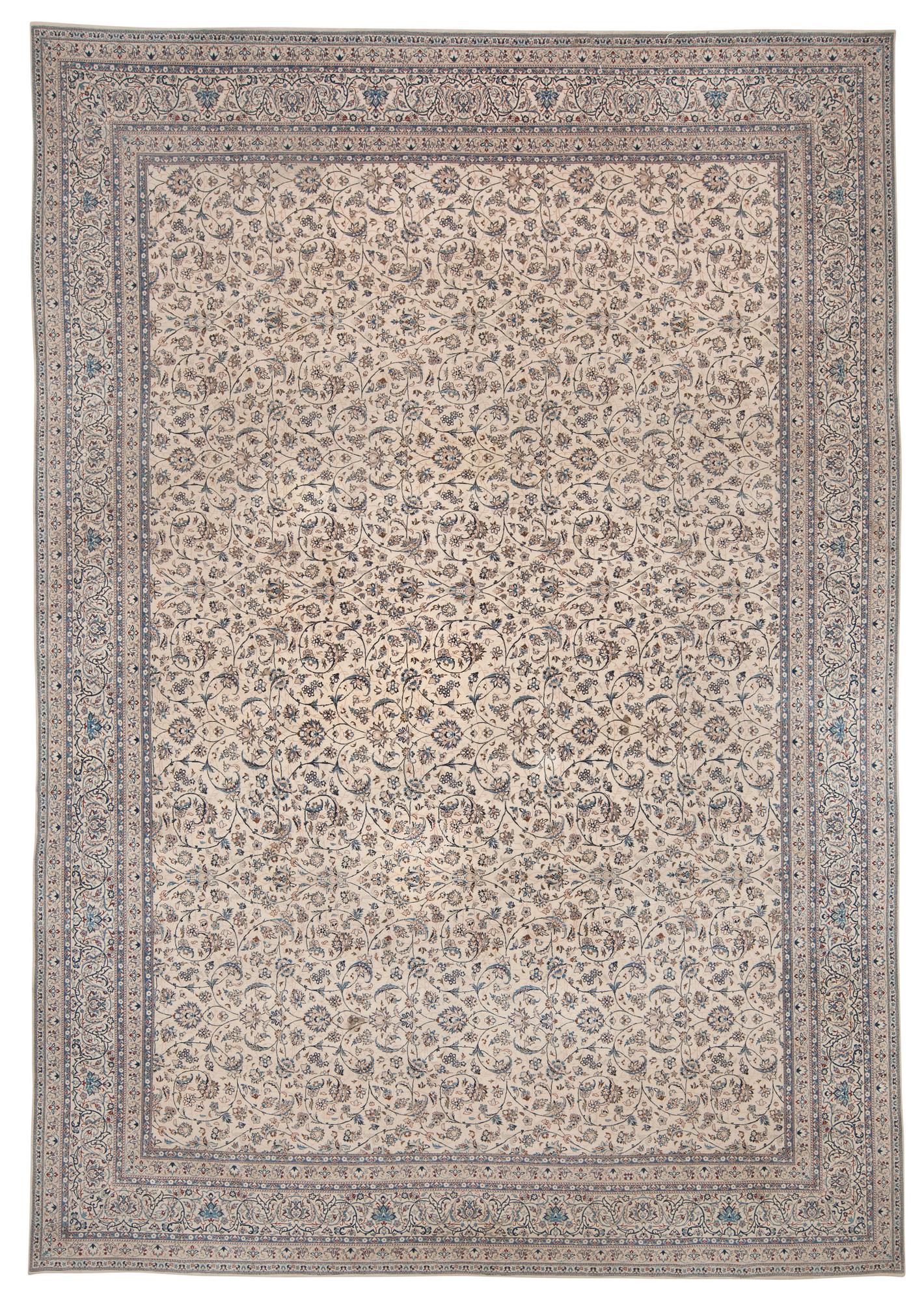 SEMI-ANTIQUE/OLD NAIN. 442,5 x 306,5 cm (as well as 1 cm flat weave at each end).