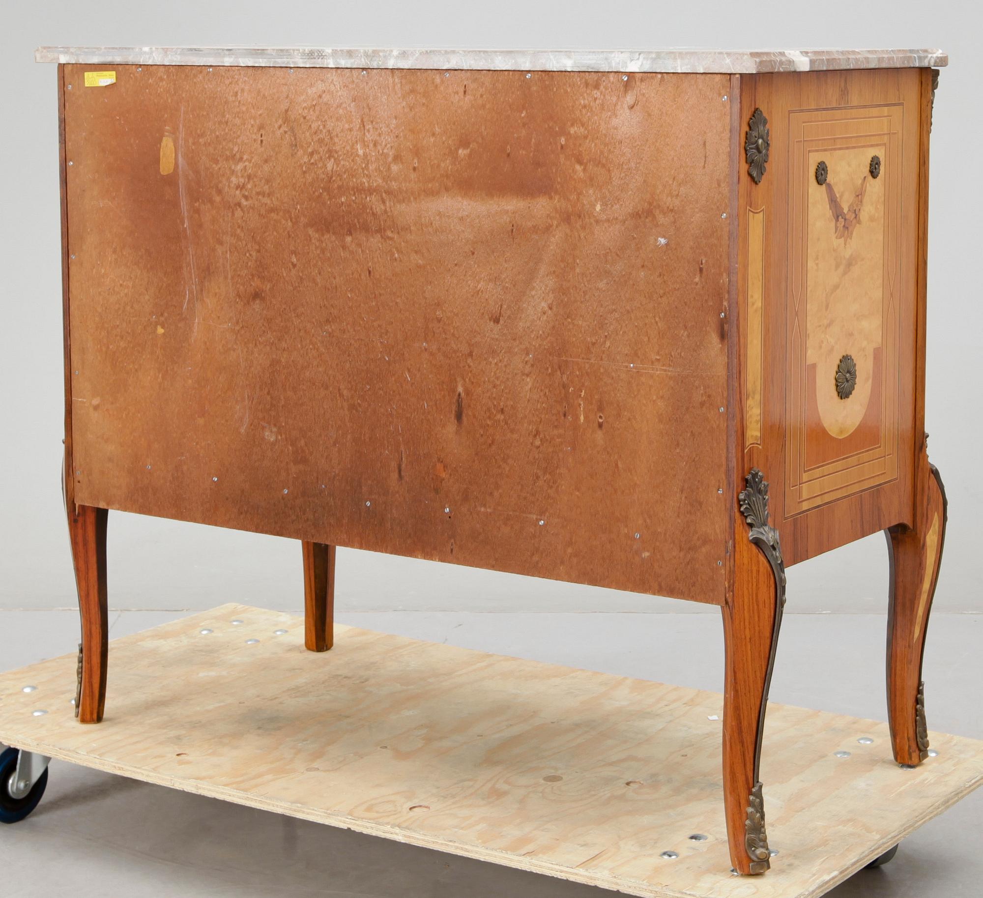 BYRÅ, gustaviansk stil, 1900-talets andra hälft.