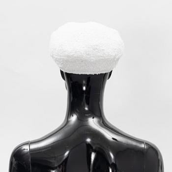 Chanel, a white cotton bouclé beret, size S.