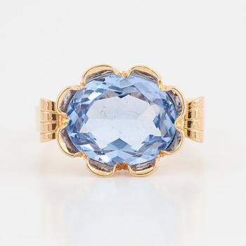 RING, Stigbert, Engelbert, 18K guld med syntetisk blå spinell.