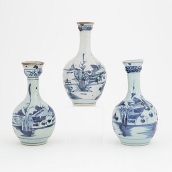 A group of three blue and white Chinese porcelain vases, Qing dynasty, 19th Century.