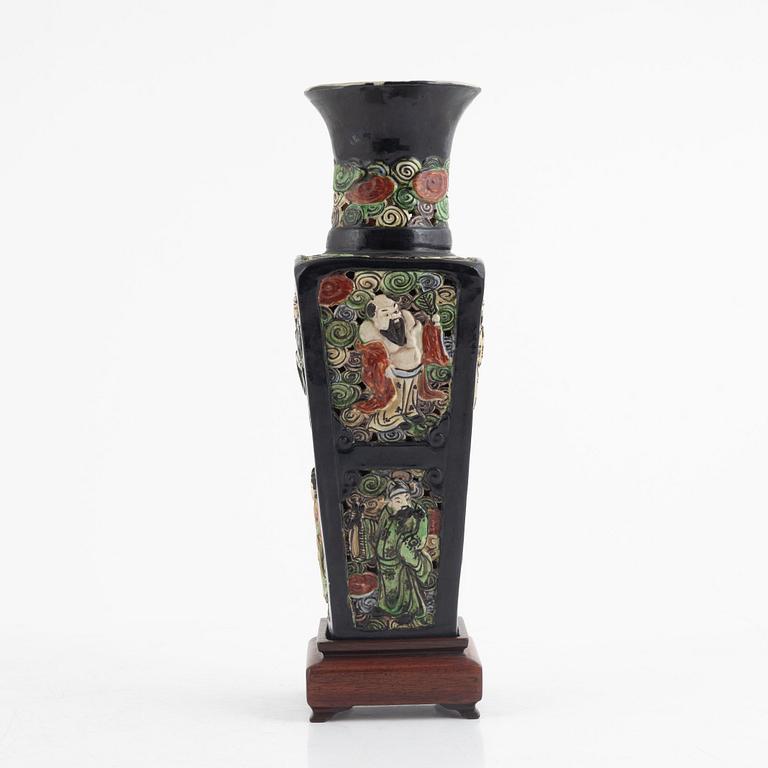 A Chinese famille noire pierced vase, Qing dynasty, 19th century.