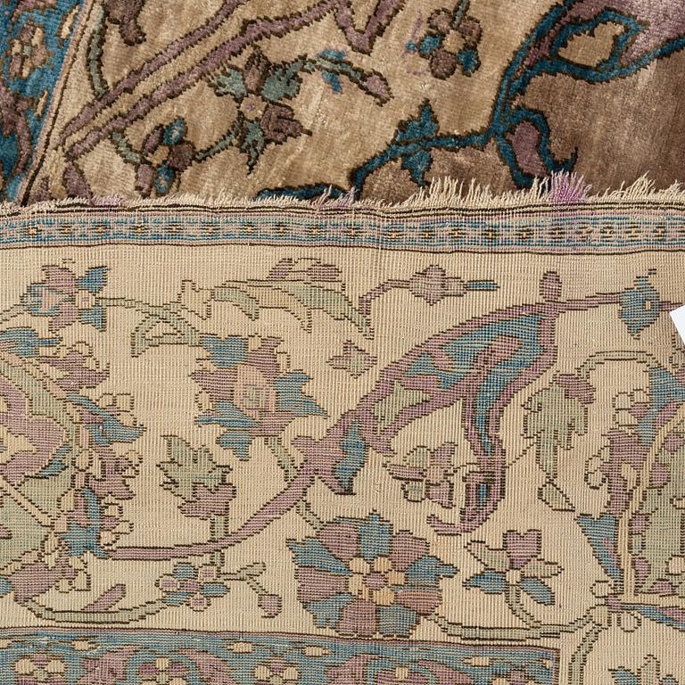 A rug, antique, silk Kashan so called Motashem / Feraghan ca 187 x 129,5 cm.