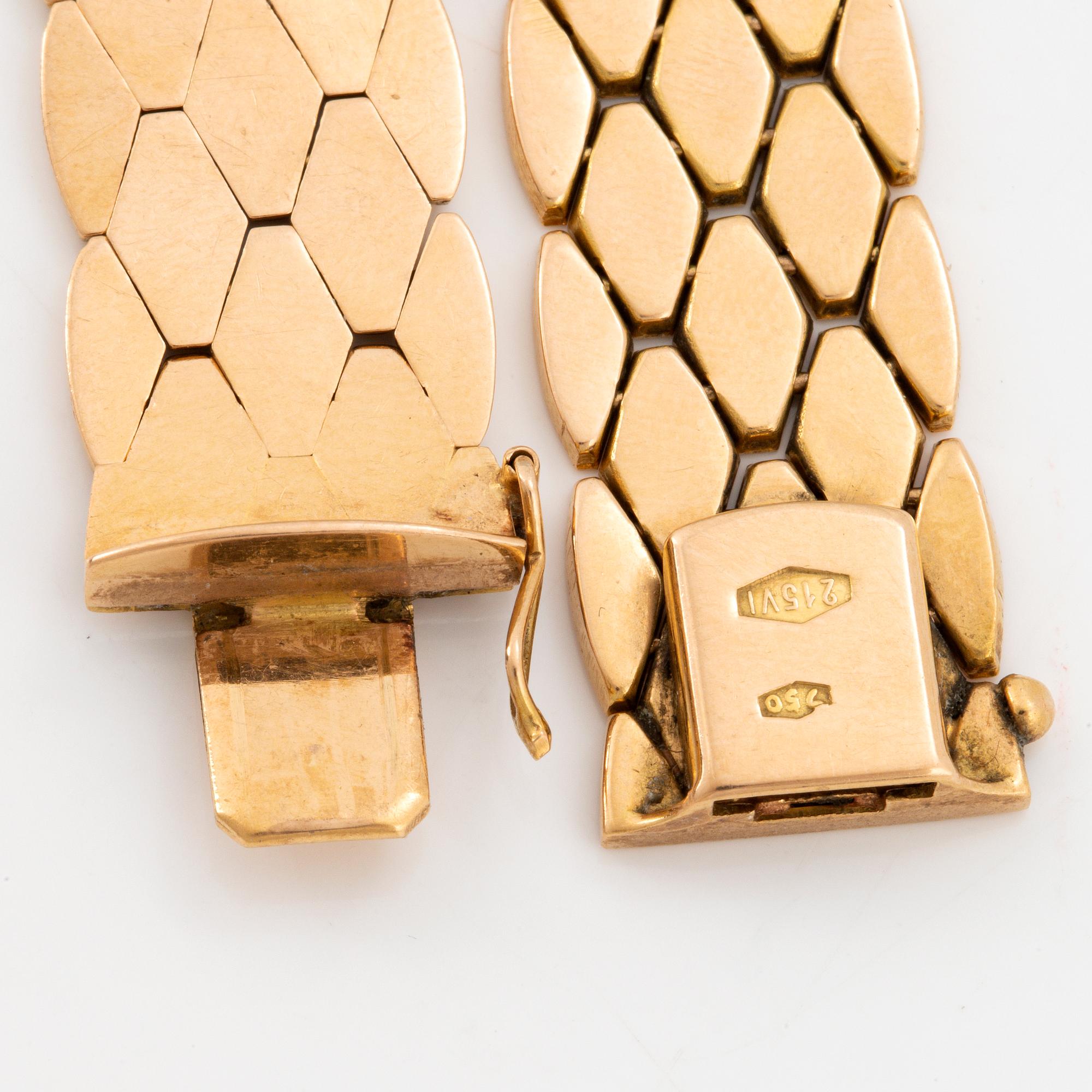 18K gold bracelet.