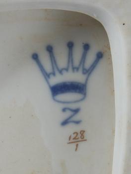 FIGURINER, 2 st, porslin, Neapellikande märke.