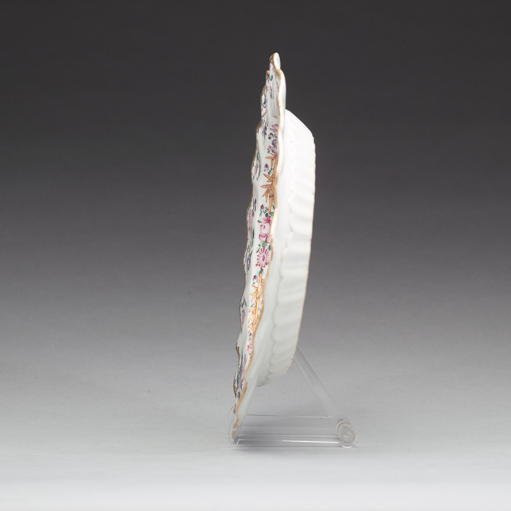 A famille rose dish, Qing dynasty, Qianlong (1736-95).