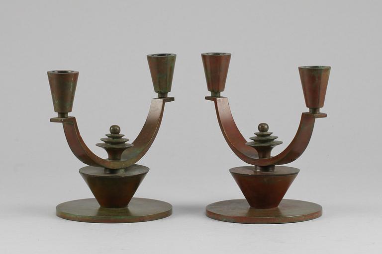 KANDELABRAR, ett par. Brons, design Sune Bäckström. 1900-talets första hälft.