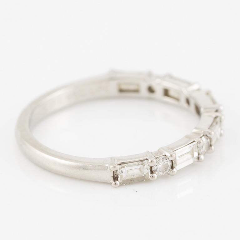 Ring platina med baguette- och runda briljantslipade diamanter, Emma Engelbert.