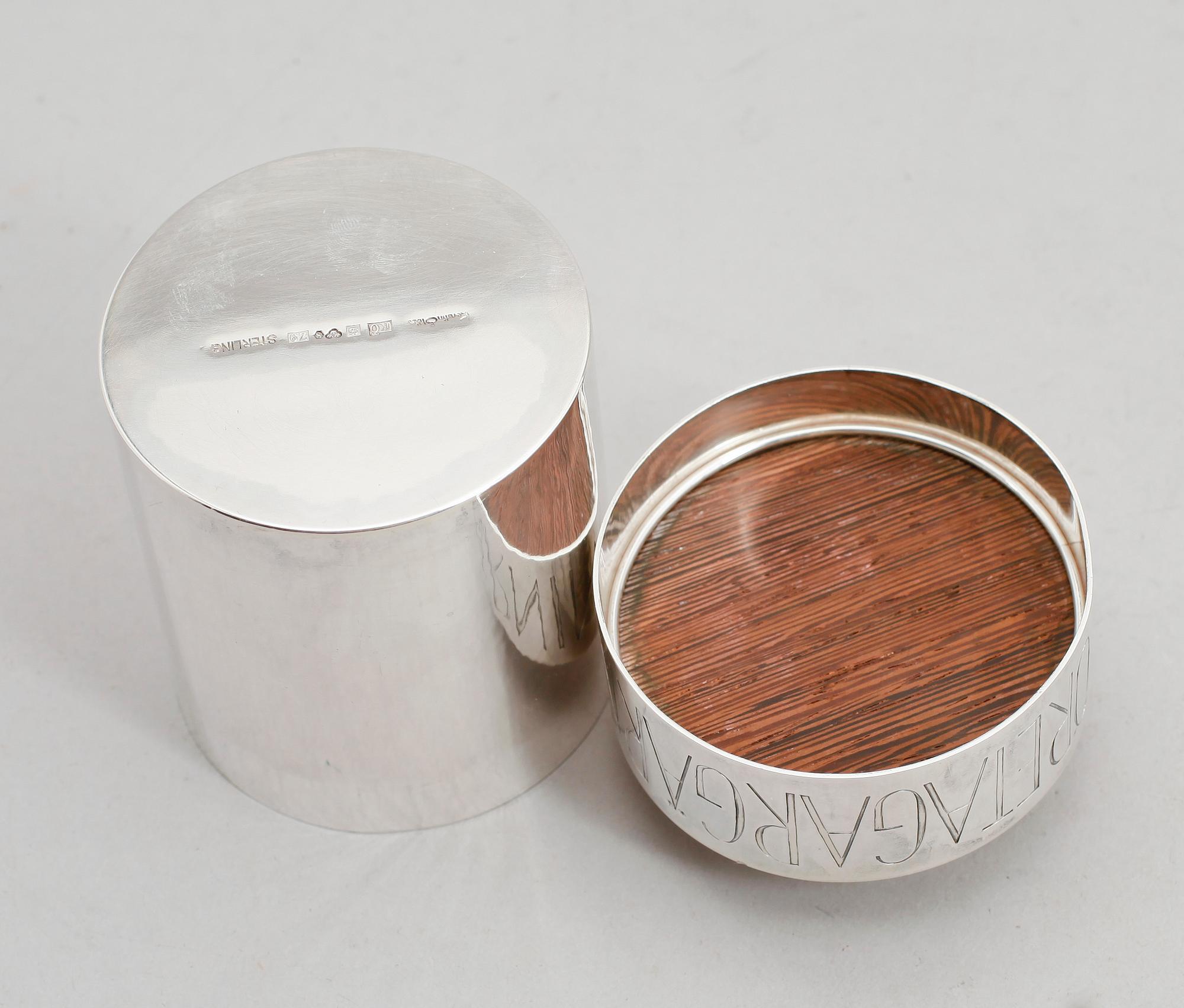 DOSA, silver, Kerstin Öhlin, 1974. Vikt ca 375 g med lockets träinsats.