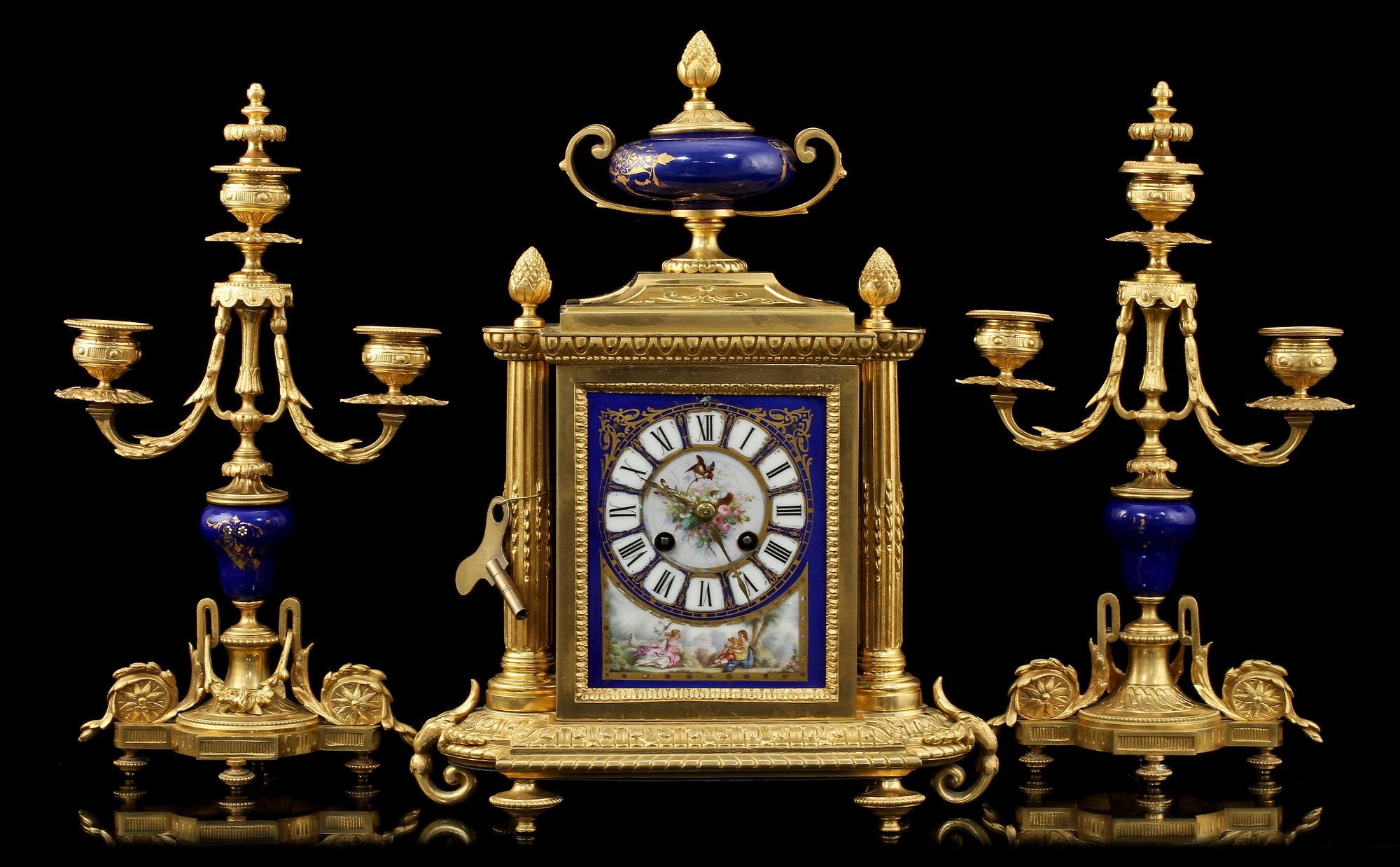 BORDSGARNITYR, 3 delar, Louis XVI-stil, omkring sekelskiftet 1800/1900.