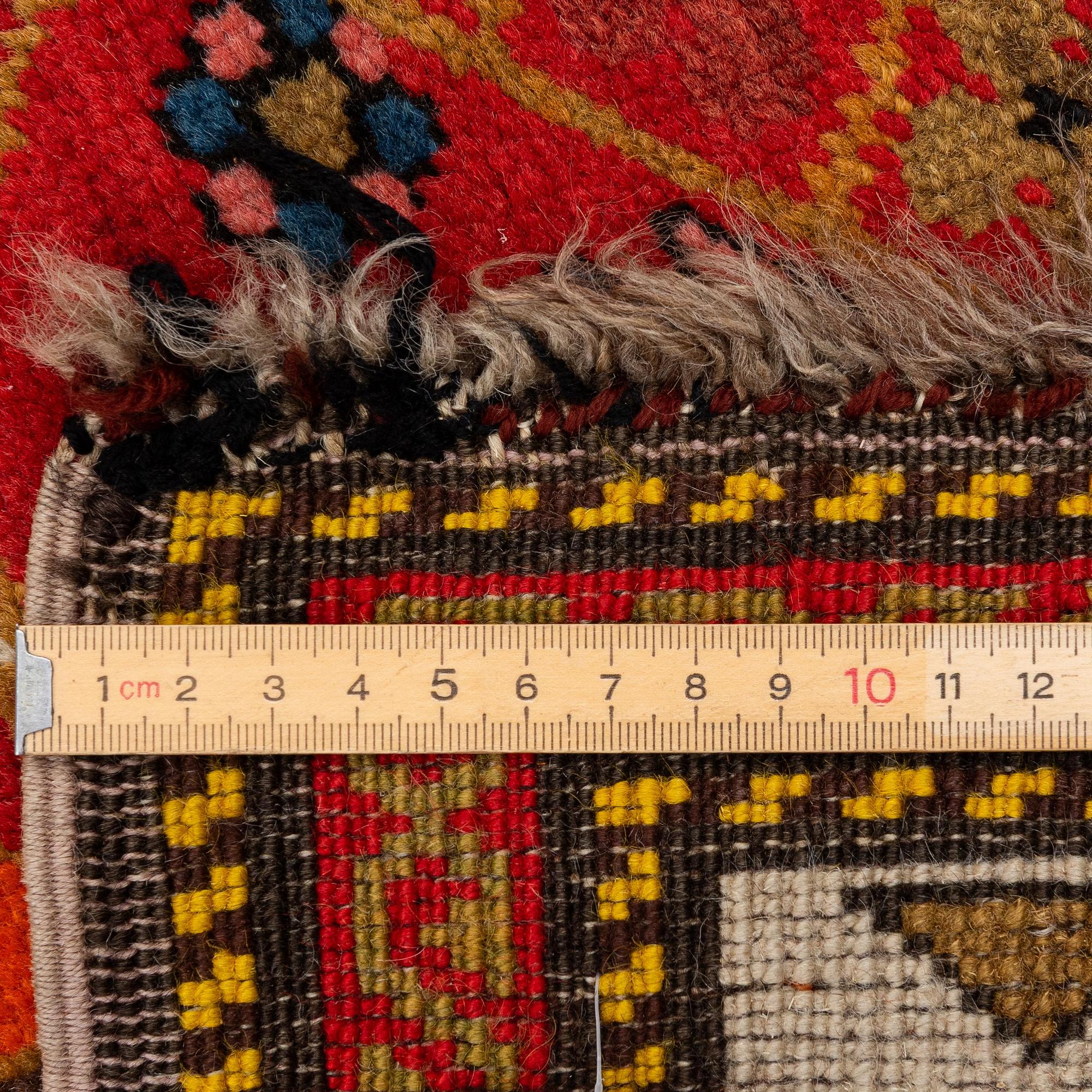 Gallerimatta, antik Karabagh, södra Kaukasus, ca 292 x 124 cm.