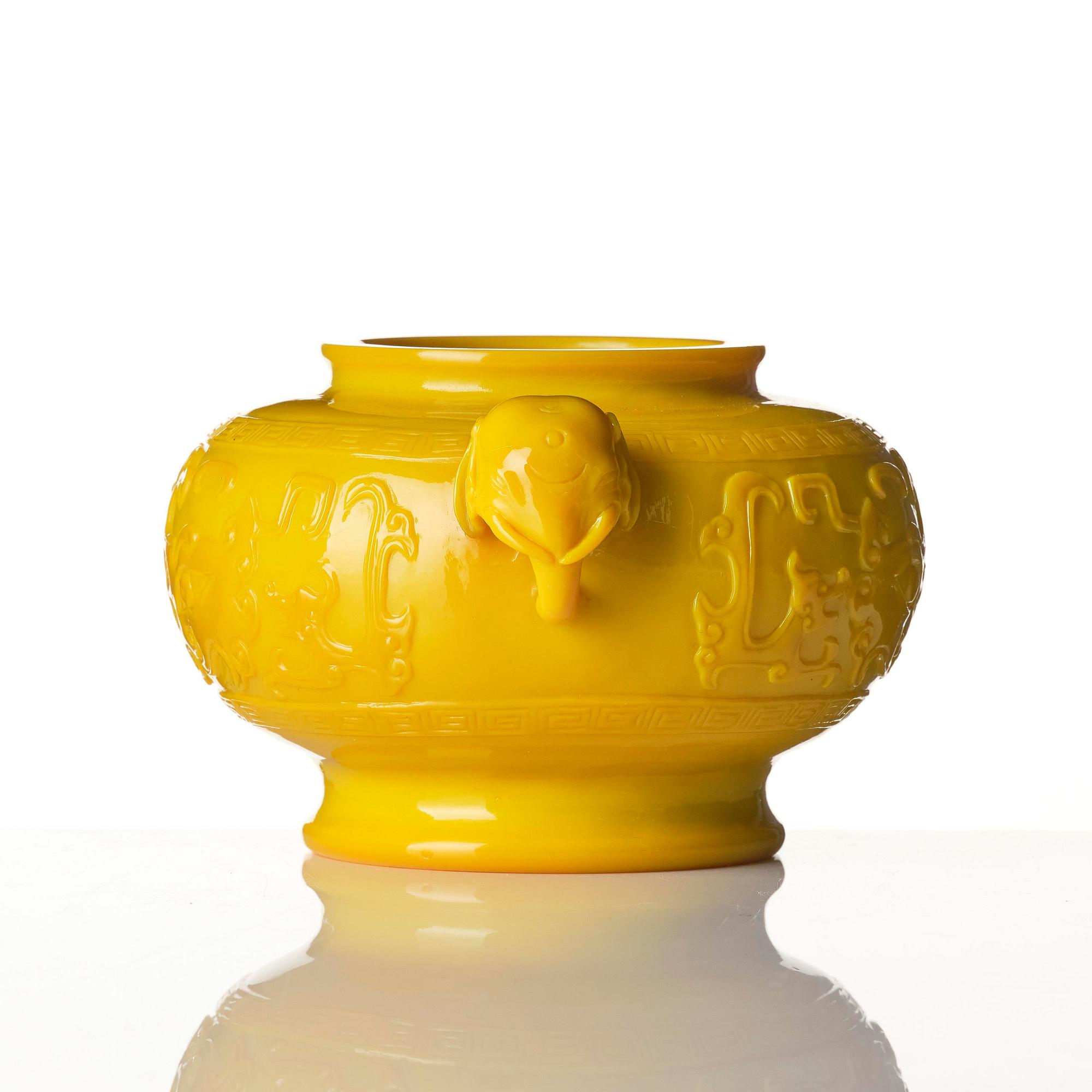 An elegant moulded yellow glass censer, late Qing or early 20th century.
