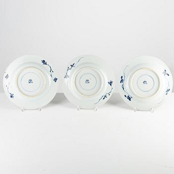 A set of six Chinese export porcelain imari plates, Qing dynasty, 18th century.