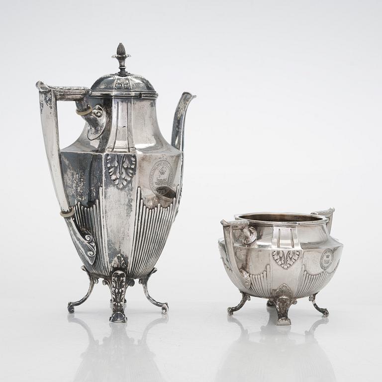 Hjalmar Fagerroos, kaffekanna och sockerskål, silver, Helsingfors 1898.