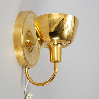 A brass wall light model 2389 by Josef Frank, Firma Svenskt Tenn.