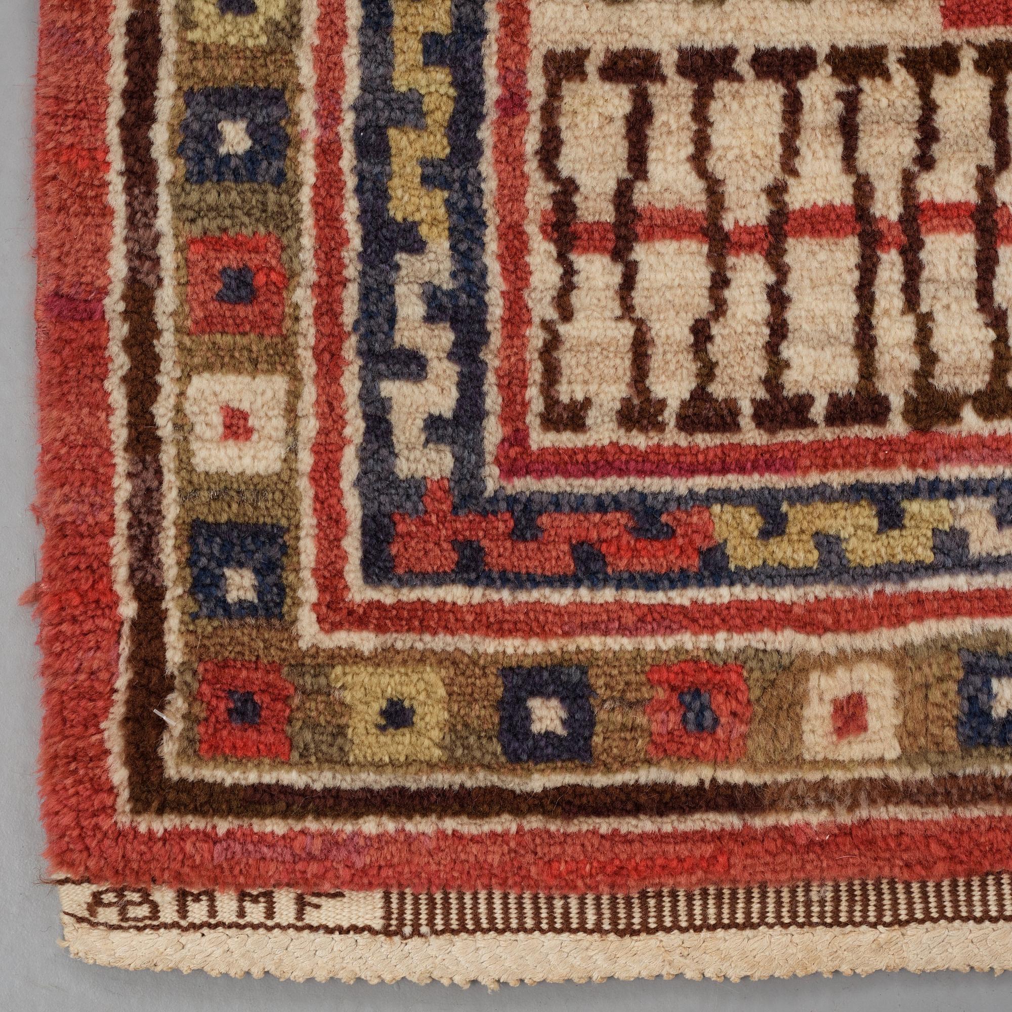 Märta Måås-Fjetterström, Matta, "Röda trädgårdsmattan", flossa, ca 335,5-337,5 x 224,5-230,5 cm, signerad AB MMF.