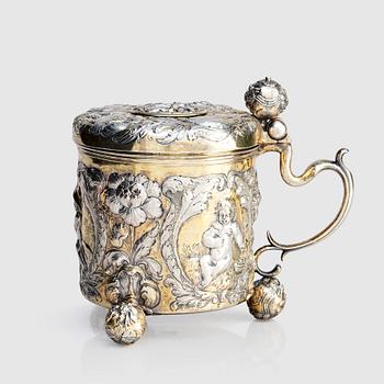 173. A Swedish 17th century parcel-gilt tankard, mark of Johan Nützel, Stockholm (1674-1716) before 1689.