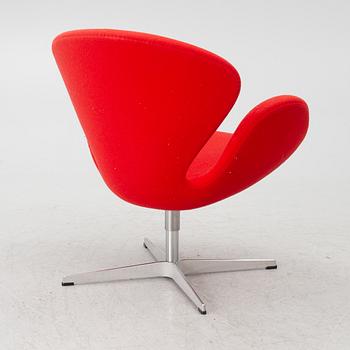 Arne Jacobsen, Fåtölj, "Svanen", Fritz Hansen, Danmark, 2000-tal.