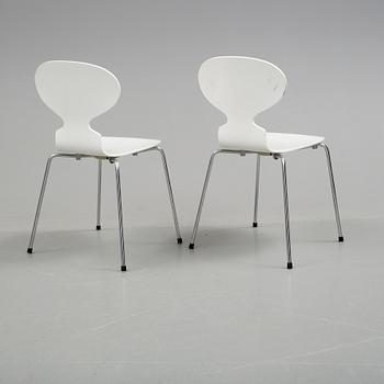 STOLAR, ett par, "Sjuan", Arne Jacobsen, Fritz Hansen, 1998.