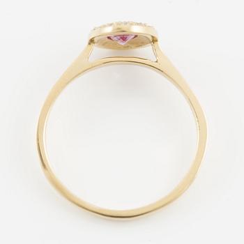 Ring, carved, 14K gold with pink sapphire and brilliant-cut diamonds.
