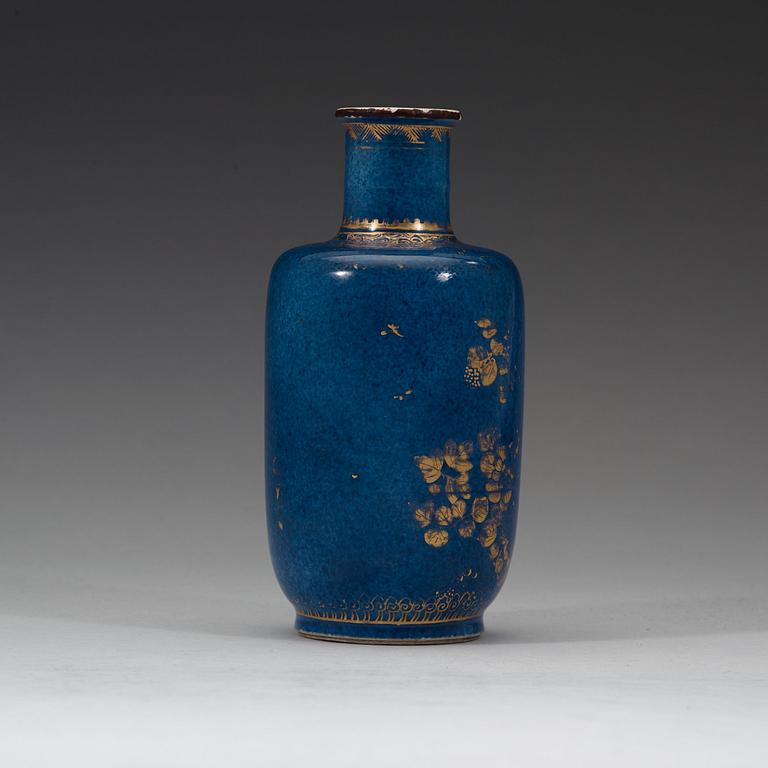 A powder blue vase, Qing dynasty, 18th Century.