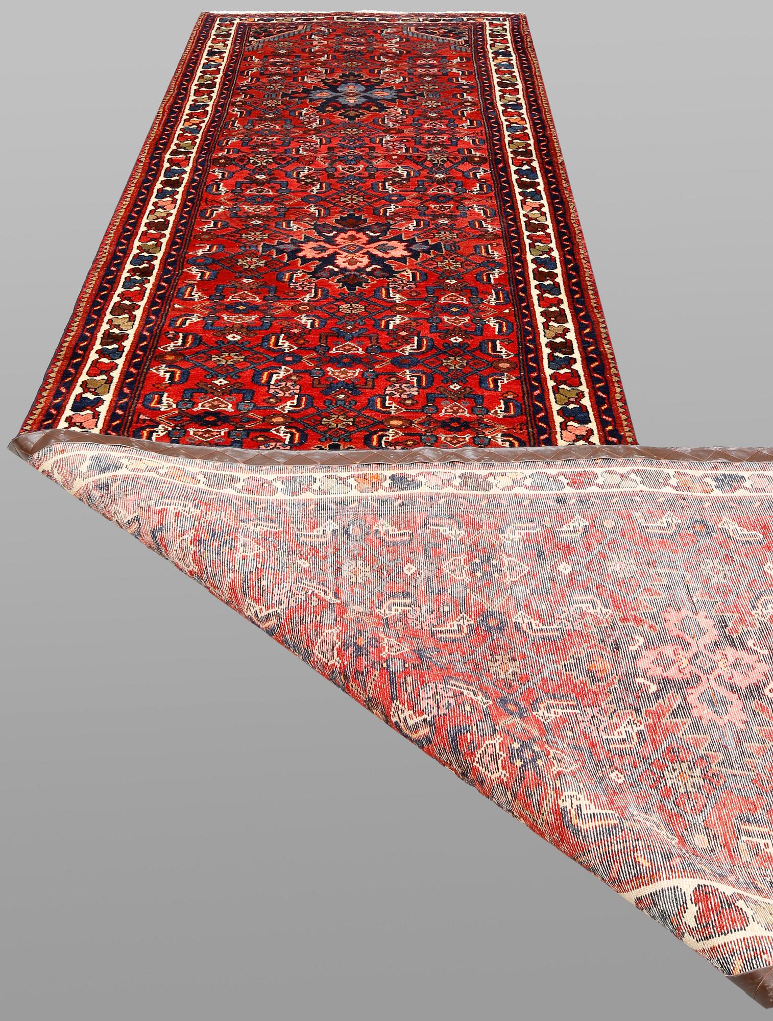 Gallerimatta, Hamadan, ca 526 x 104 cm.
