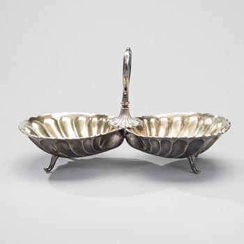 SERVERINGSSKÅL, silver, Ryssland, St.Petersburg ca 1900, Morosov, vikt 1276 g.