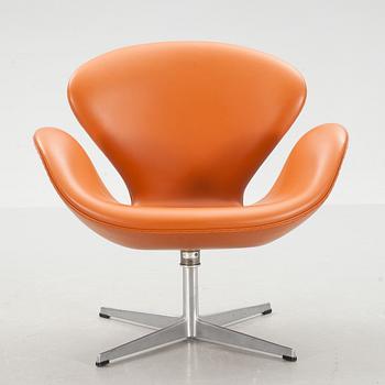 FÅTÖLJ, "Svanen", Arne Jacobsen, skinn, 1950/60-tal.